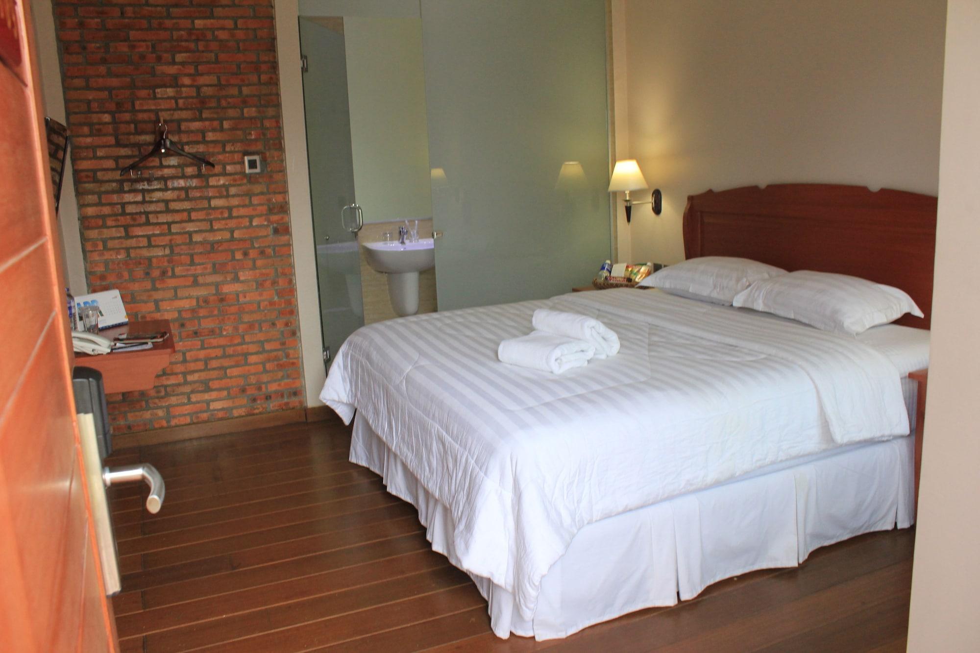 Thong'S Inn Hotel Kualanamu Medan Exteriör bild