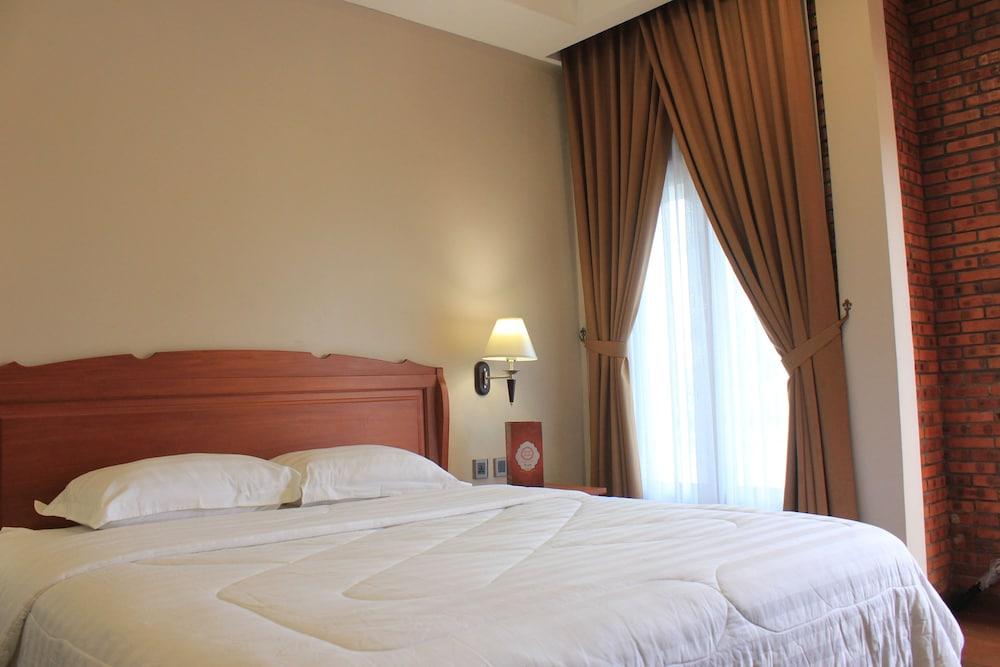 Thong'S Inn Hotel Kualanamu Medan Exteriör bild