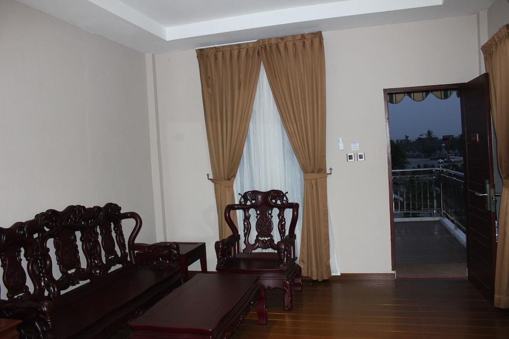 Thong'S Inn Hotel Kualanamu Medan Exteriör bild