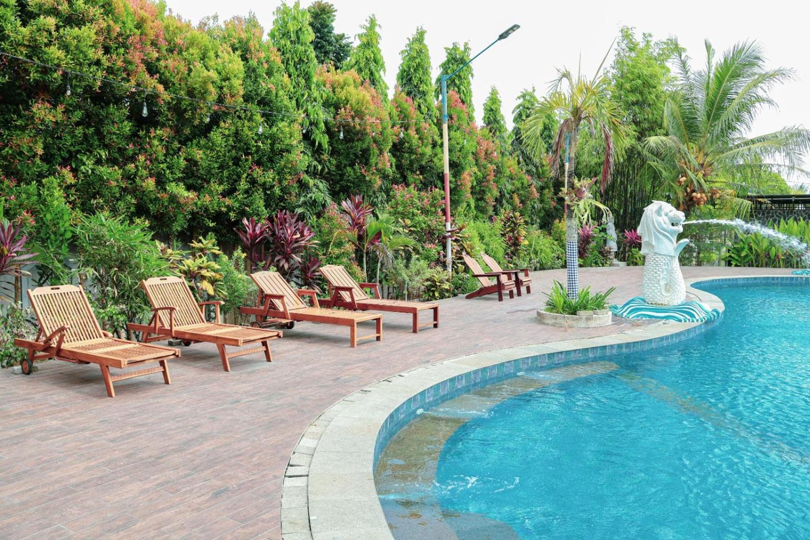 Thong'S Inn Hotel Kualanamu Medan Exteriör bild