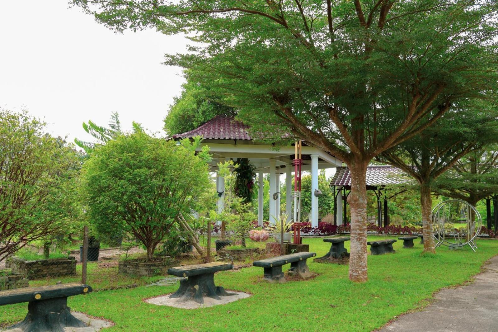 Thong'S Inn Hotel Kualanamu Medan Exteriör bild