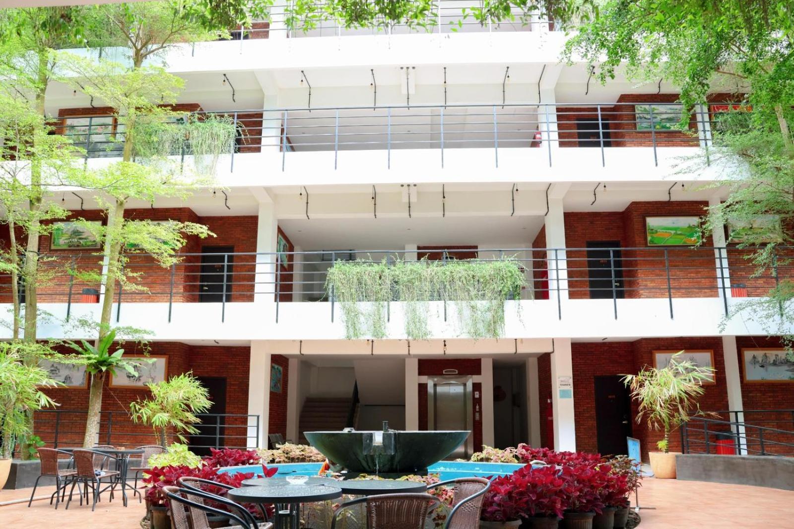 Thong'S Inn Hotel Kualanamu Medan Exteriör bild