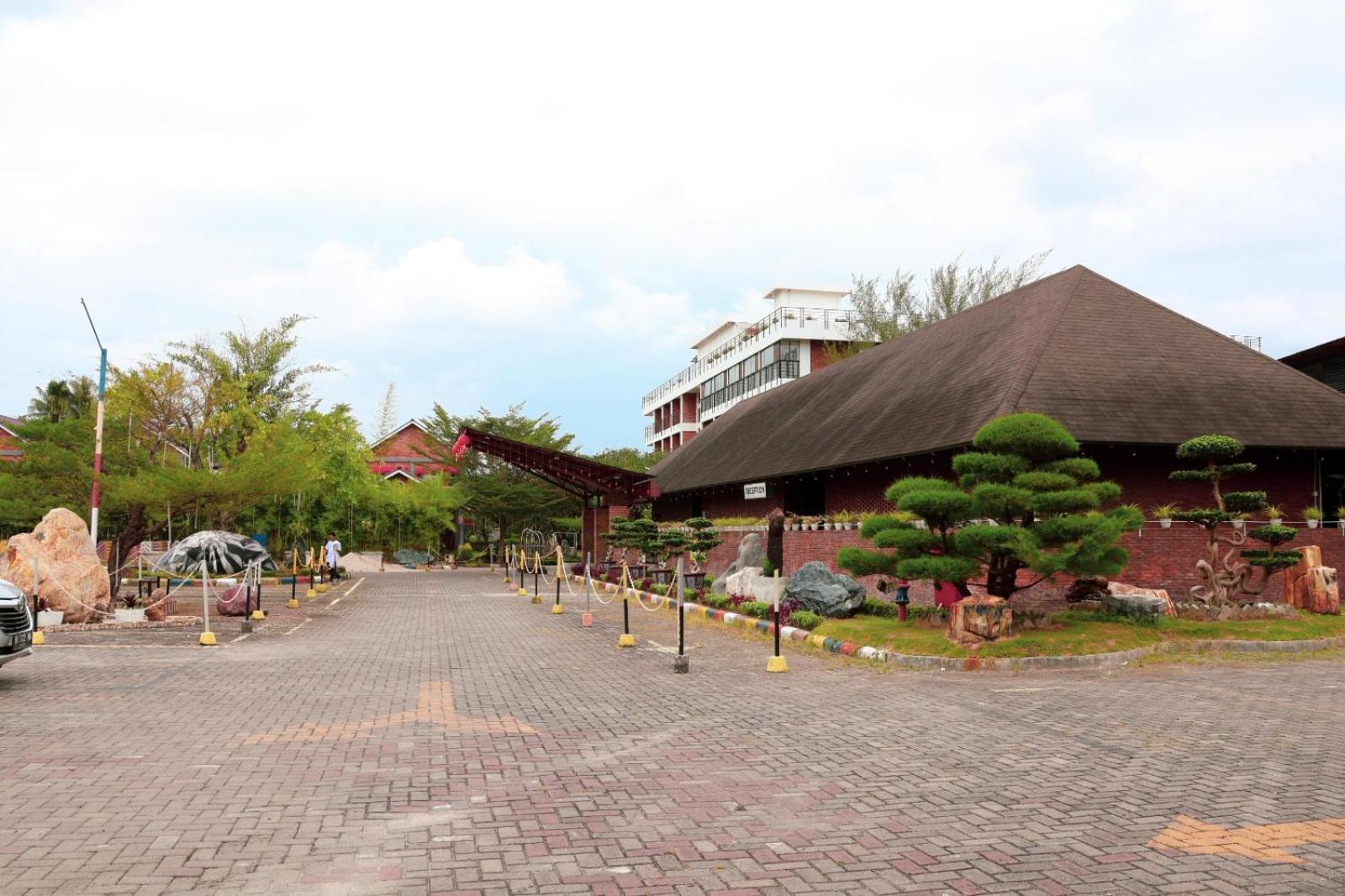 Thong'S Inn Hotel Kualanamu Medan Exteriör bild