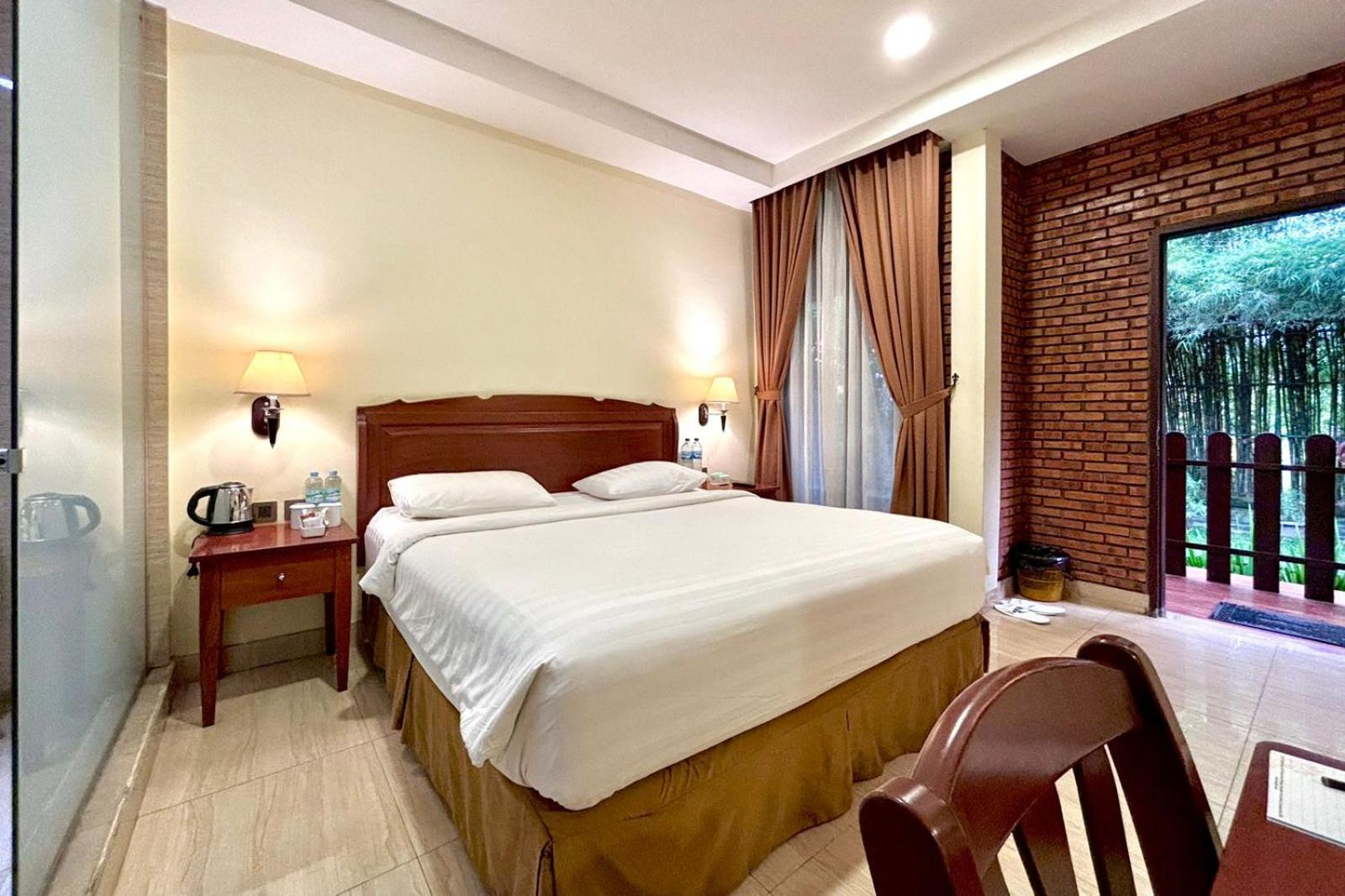 Thong'S Inn Hotel Kualanamu Medan Exteriör bild