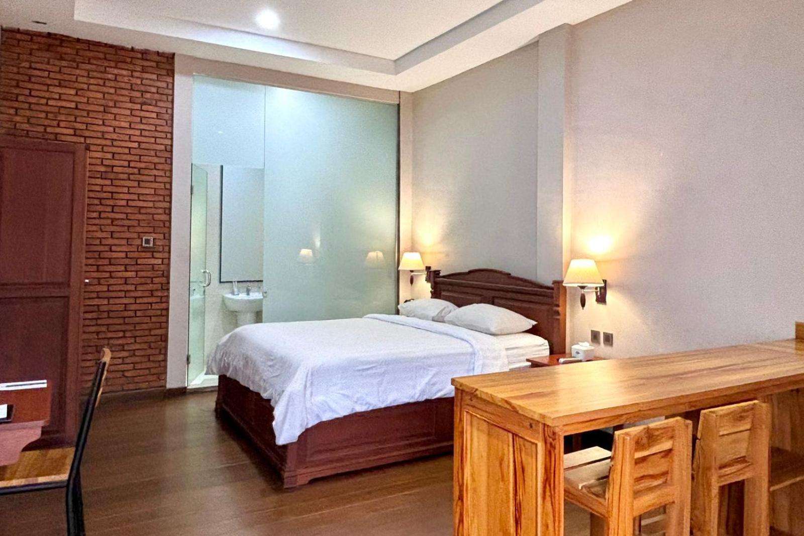 Thong'S Inn Hotel Kualanamu Medan Exteriör bild