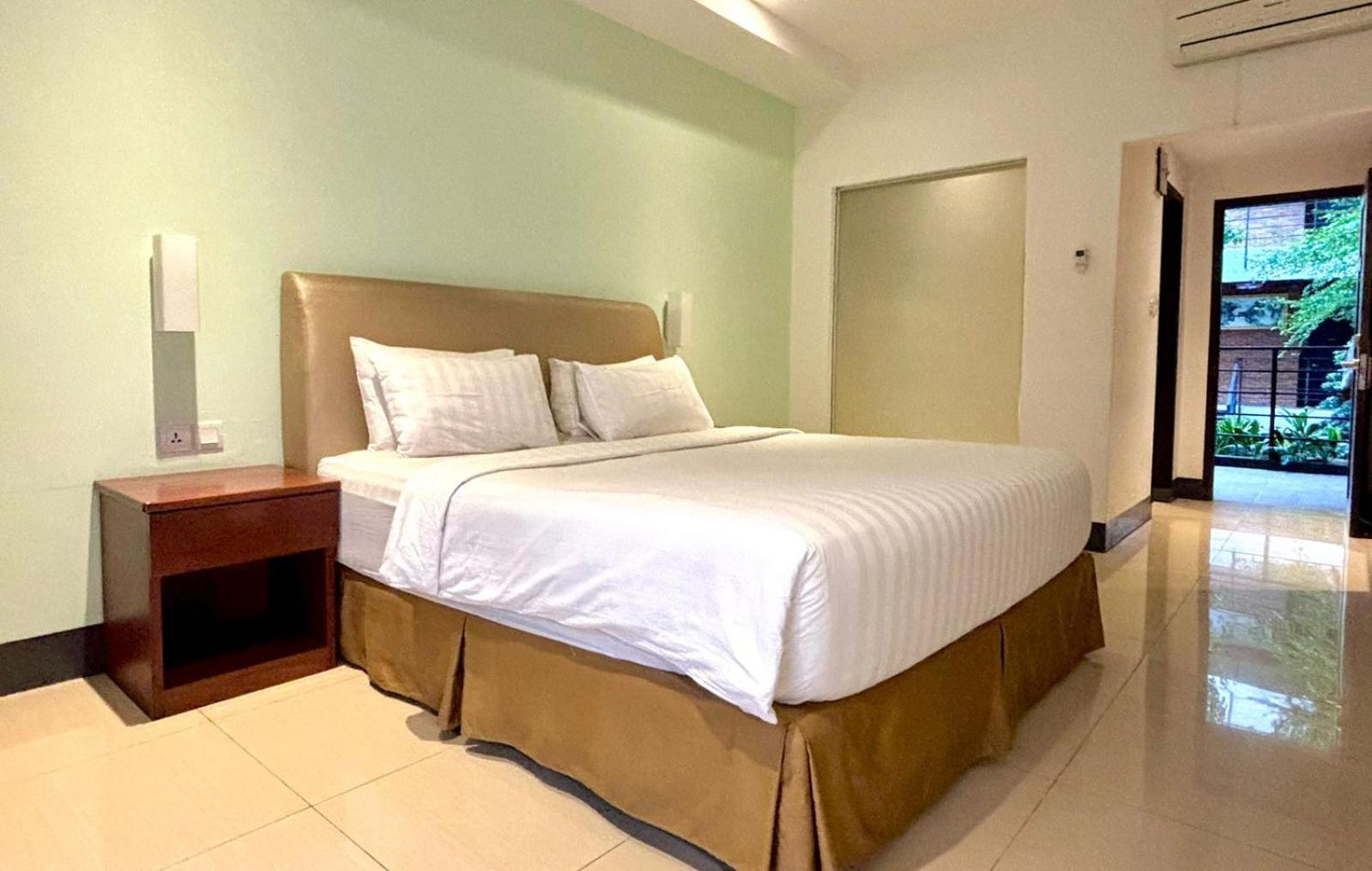 Thong'S Inn Hotel Kualanamu Medan Exteriör bild